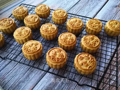 Green bean salve bean mooncake