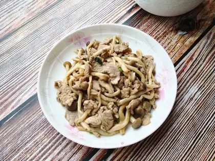 Crab mushrooms and fried meat
