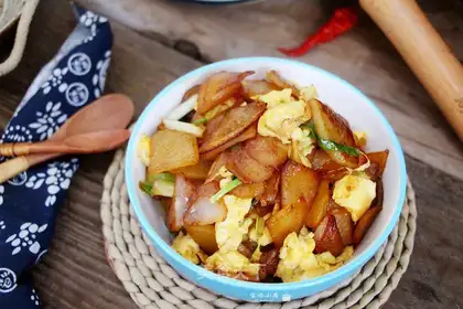 Potato onion fried eggs