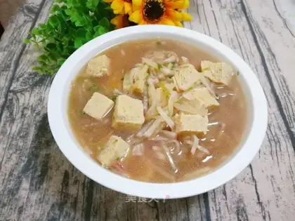 Roach and tofu soup