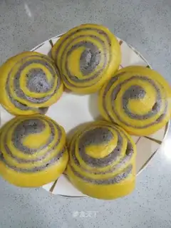 Pumpkin sesame roll