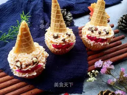 Halloween Ghost Face Cupcake