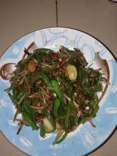 Pepper garlic, little fish