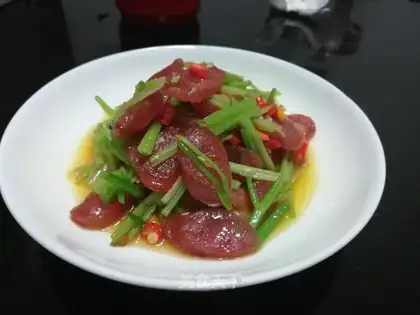 Celery fried sausage