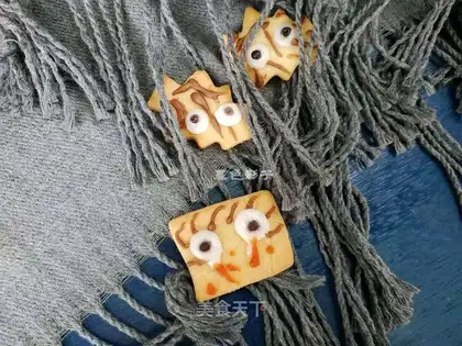 Halloween eye cookies