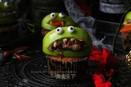 Green sardines, devil cake