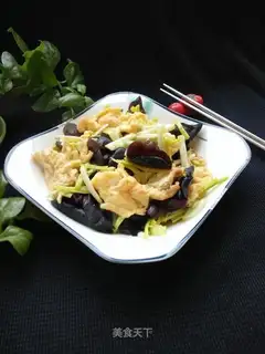 Eggs and wooden ears