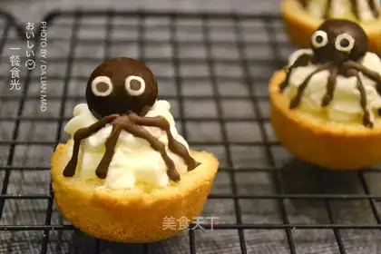 Spider butter twirl cake