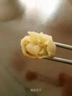 Scallop pan sticker