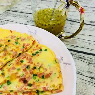Five-colour breakfast cake