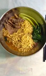 Red beef noodles