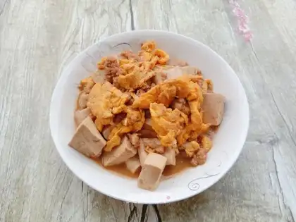 Tofu with meat and eggs