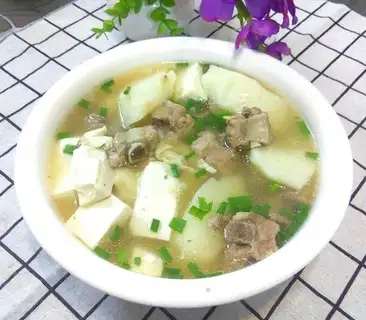 Tofu soup from the raisin