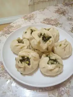 The cherries, the lamb buns