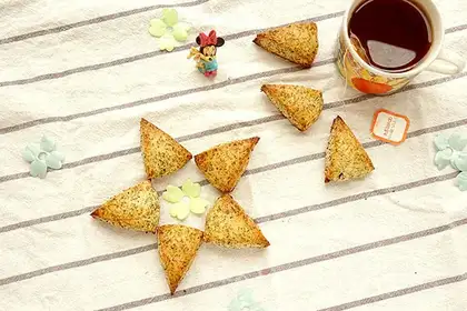 Fu-fook, red tea scone