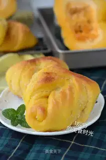Pumpkin coconut bread