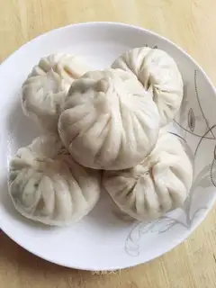 Dried horse teeth and meat buns