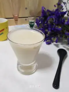 Pear with yogurt
