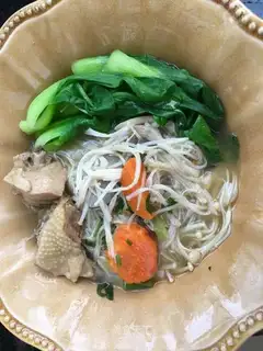 Chicken soup and vegetables
