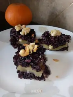 Purple rice cake