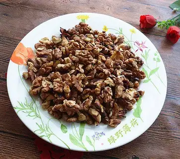 Salt walnuts