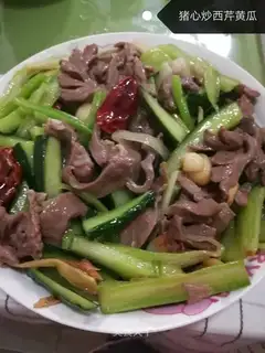 Pig's heart fried a celery cucumber