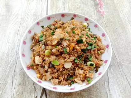 Sour eggs and fried rice