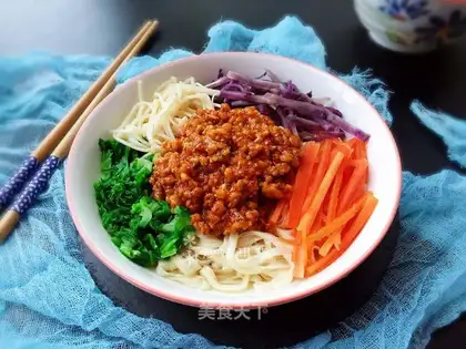 Five-coloured noodles