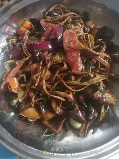 A dry pot of tea and mushrooms