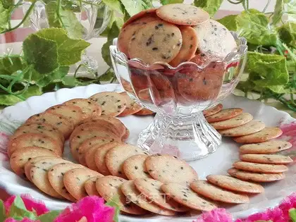 Sesame pretzels
