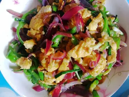 Onion fried eggs