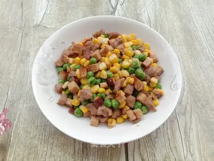 Corn green bean eggs, fried meat