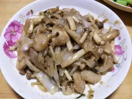 Seafood mushroom onions