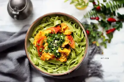 Scrambled spinach hands