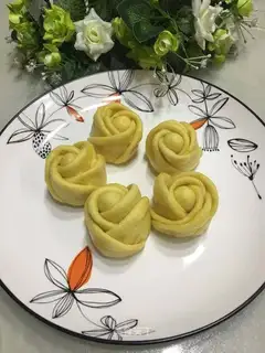 Pumpkin rose buns