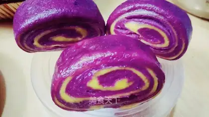 Potato pumpkin roll