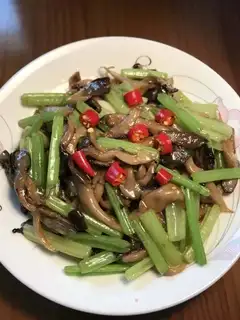 Pingos fried celery