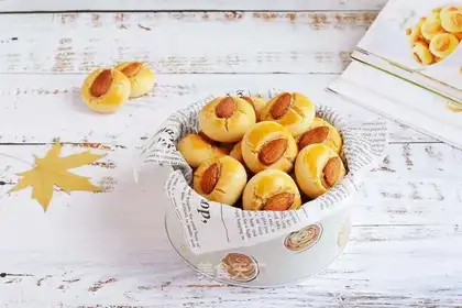 Almond peaches