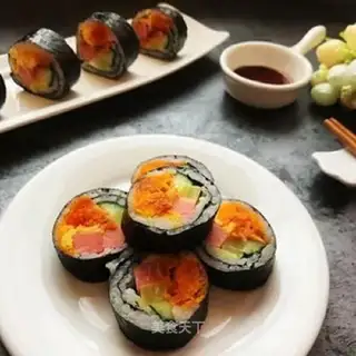 Meat pine yolk sushi