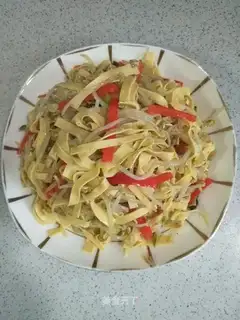 Dry tofu sprouts and sweet peppers