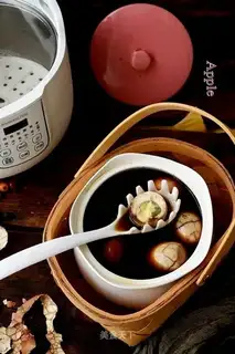 Red tea and eggs