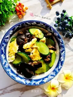 cucumber-mucked eggs