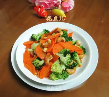 Cashew carrots and broccoli