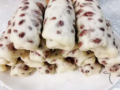 Red bean rolls