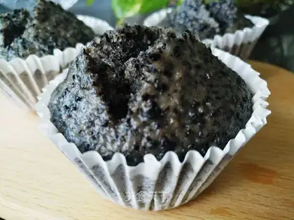 Steamed sesame rice cake
