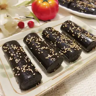 Sesame rolls