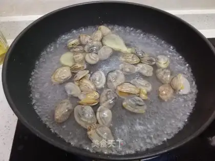 The white flower clams