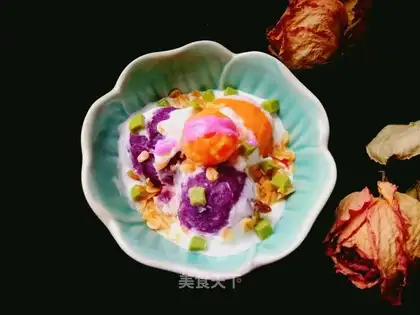 Two-colour potato ball yogurt cap