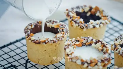 Cookie milk cups