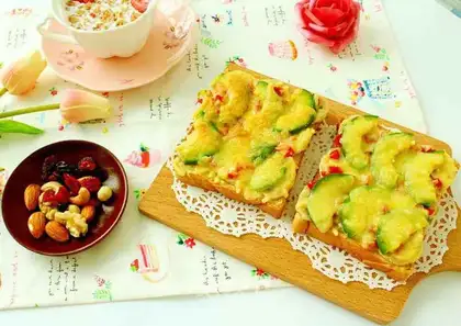 Butter fruit pizza